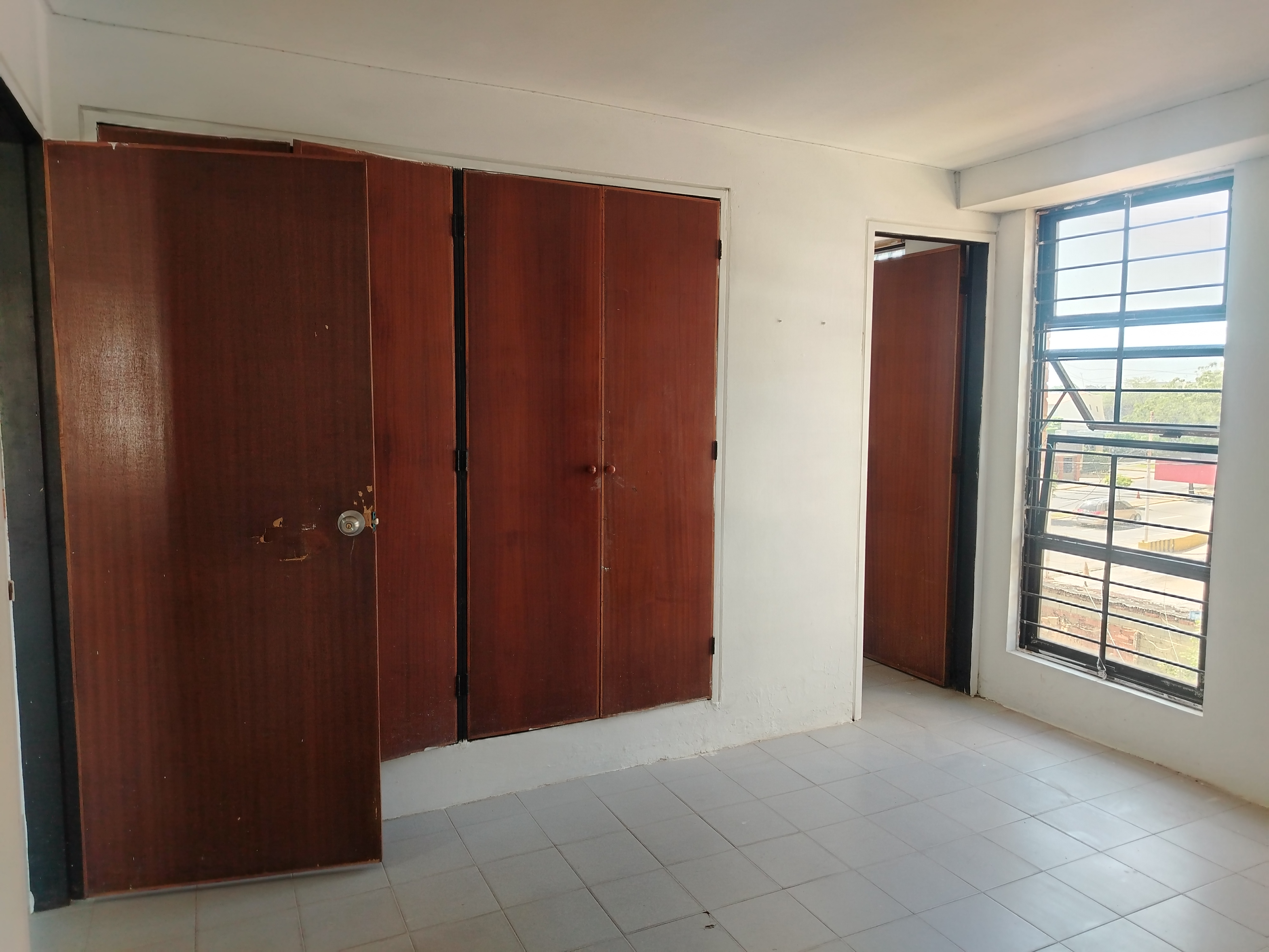 ALQUILO VENDO APARTAMENTO ESTUDIO RESIDENCIAS VISTA LAGO  CERCA DE URU AVENIDA EL MILAGRO MARACAIBO