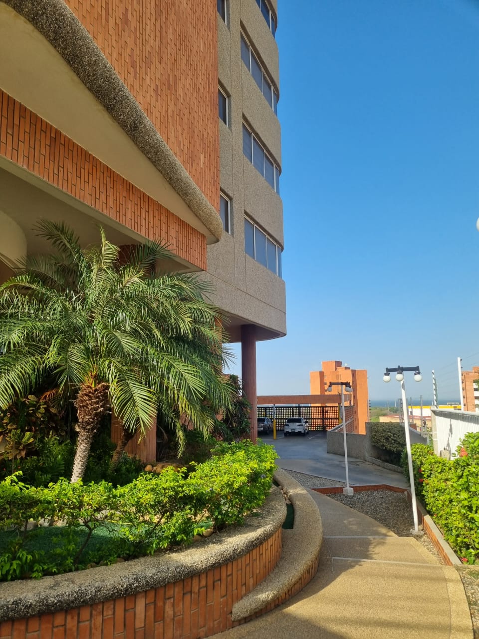 VENDO APARTAMENTO EDIFICIO LAGO CRISTAL SECTOR VALLE FRÍO MARACAIBO ZULIA 
