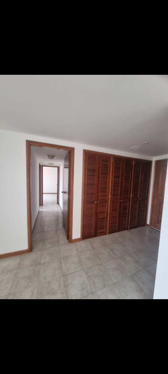 VENDO APARTAMENTO EDIFICIO LAGO CRISTAL SECTOR VALLE FRÍO MARACAIBO ZULIA 