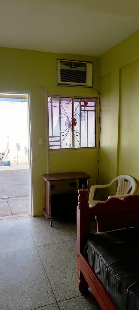HABITACIÓN CON ENTRADA INDEPENDIENTE