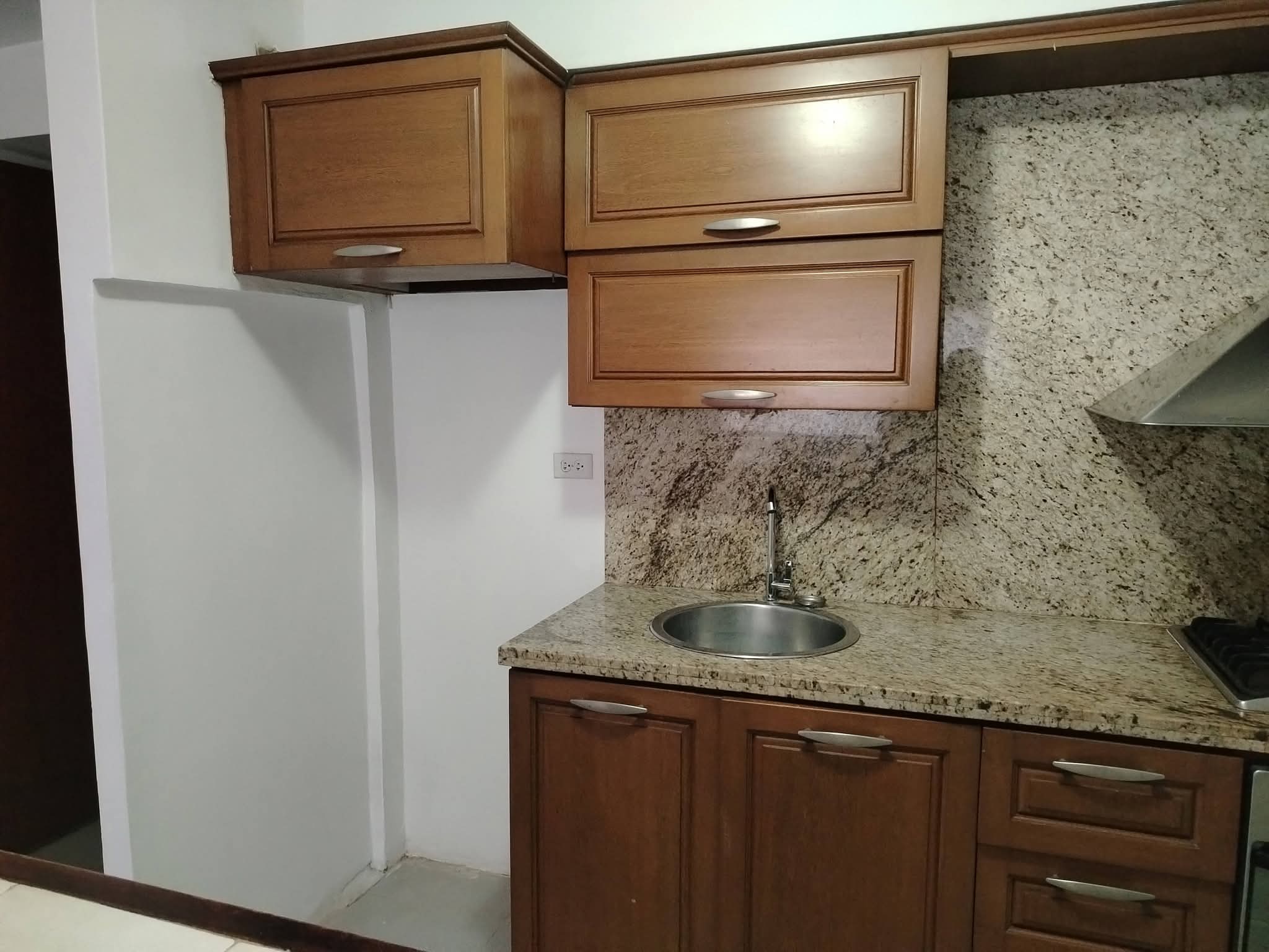 ALQUILO APARTAMENTO ESTUDIO EDIFICIO VISTA AL LAGO AVENIDA EL MILAGRO MARACAIBO 