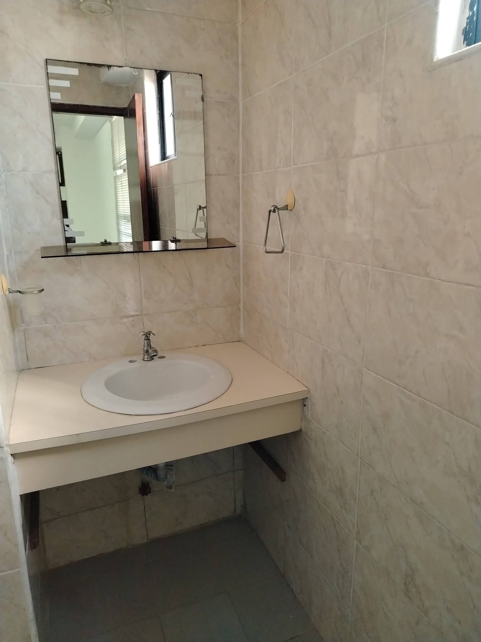 ALQUILO APARTAMENTO ESTUDIO EDIFICIO VISTA AL LAGO AVENIDA EL MILAGRO MARACAIBO 