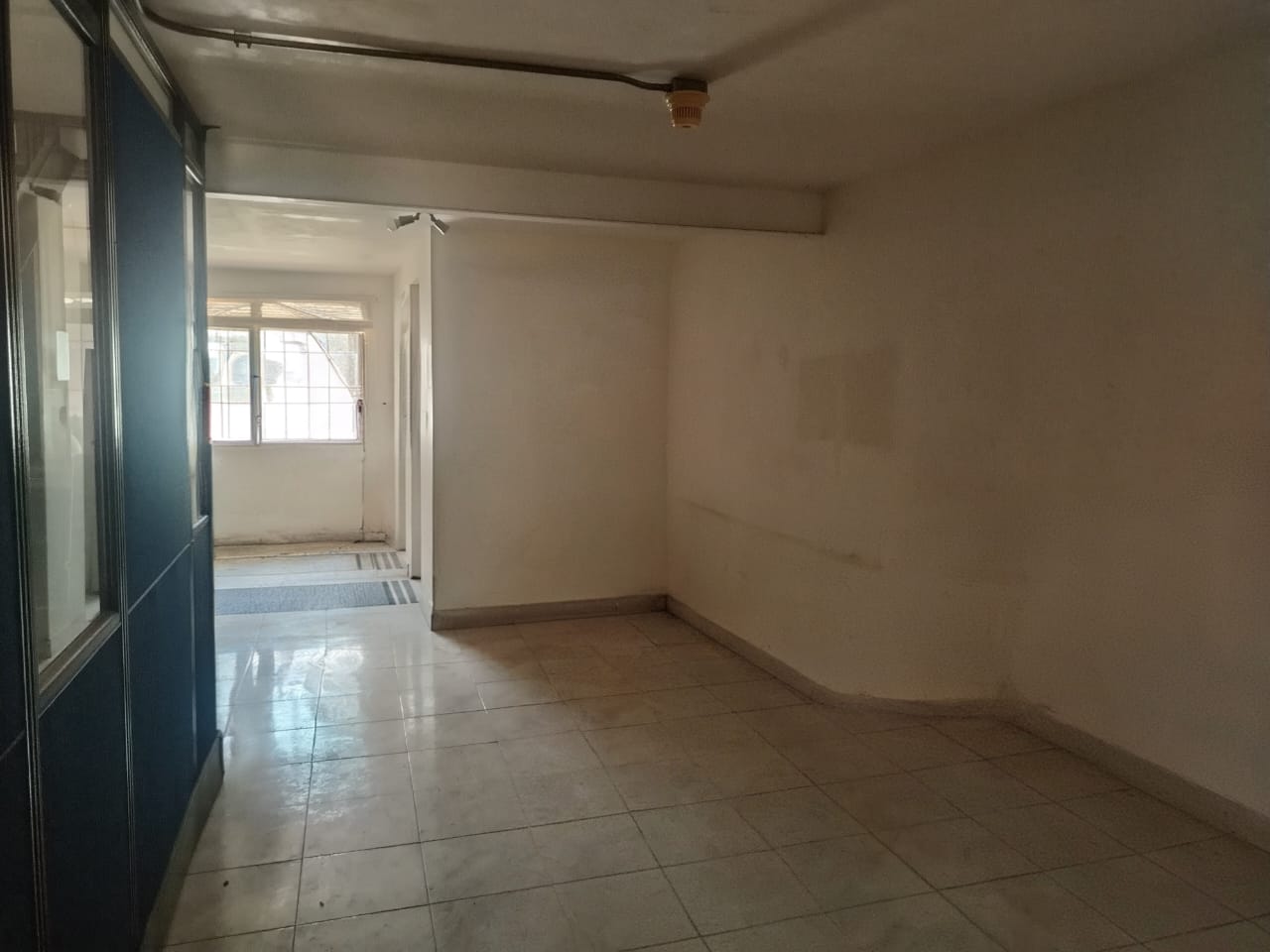 LOCAL CON OFICINAS