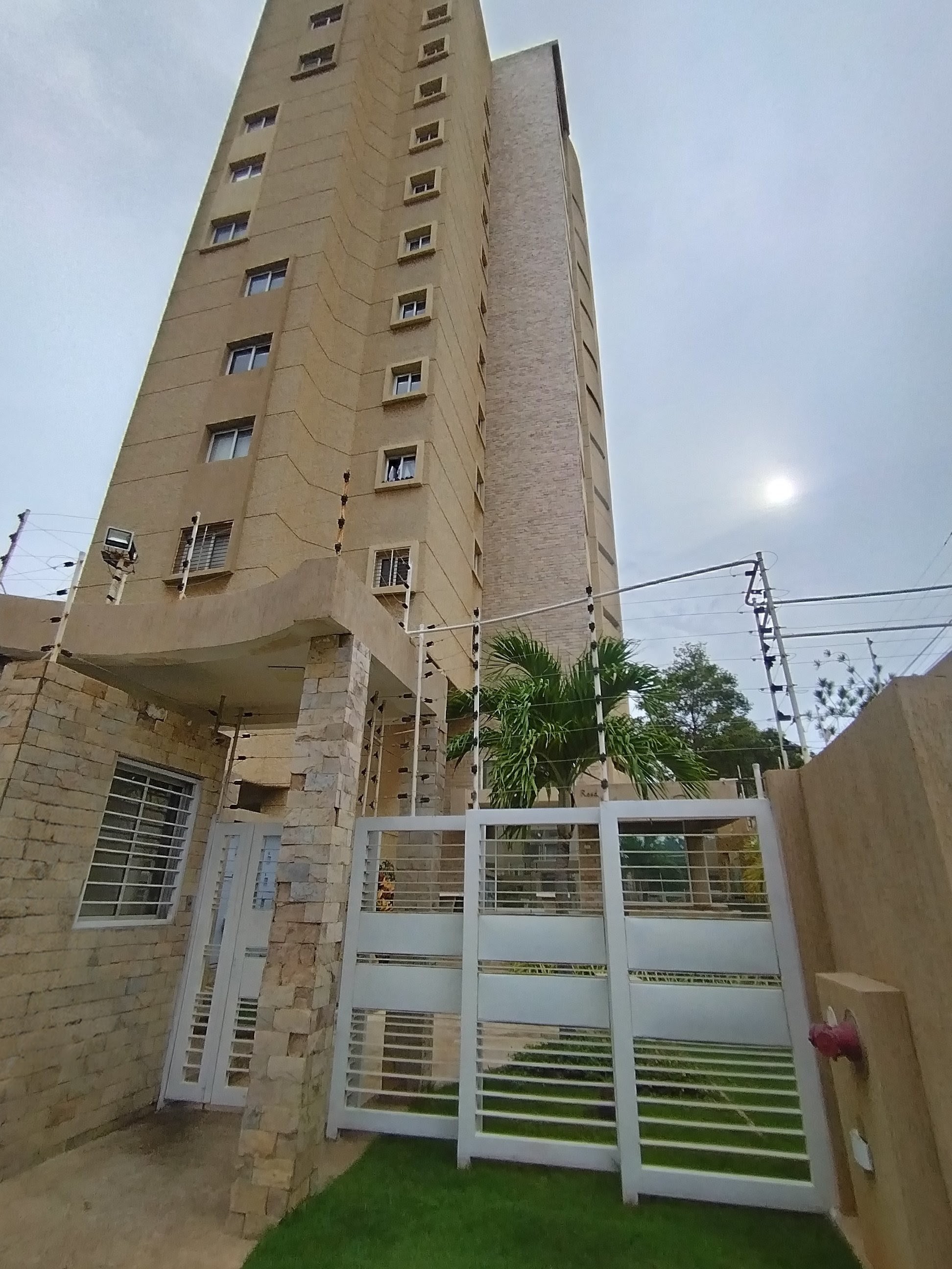 VENDO APARTAMENTO RESIDENCIAS VERONA SUITES SECTOR PARAÍSO MARACAIBO 