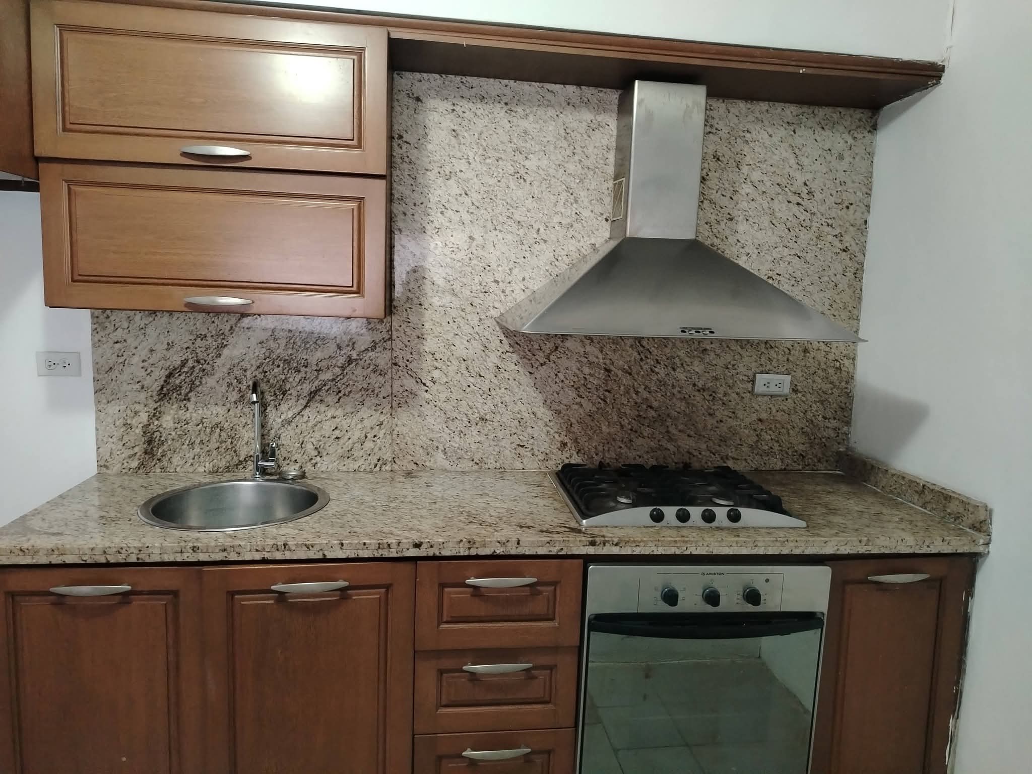 ALQUILO APARTAMENTO ESTUDIO EDIFICIO VISTA AL LAGO AVENIDA EL MILAGRO MARACAIBO 