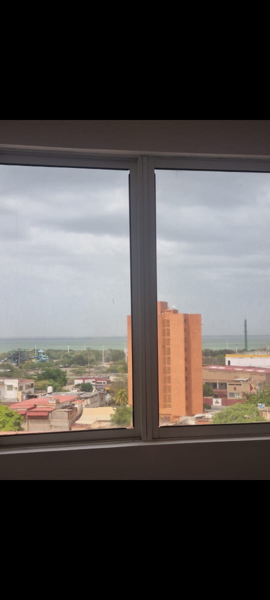 VENDO APARTAMENTO EDIFICIO LAGO CRISTAL SECTOR VALLE FRÍO MARACAIBO ZULIA 