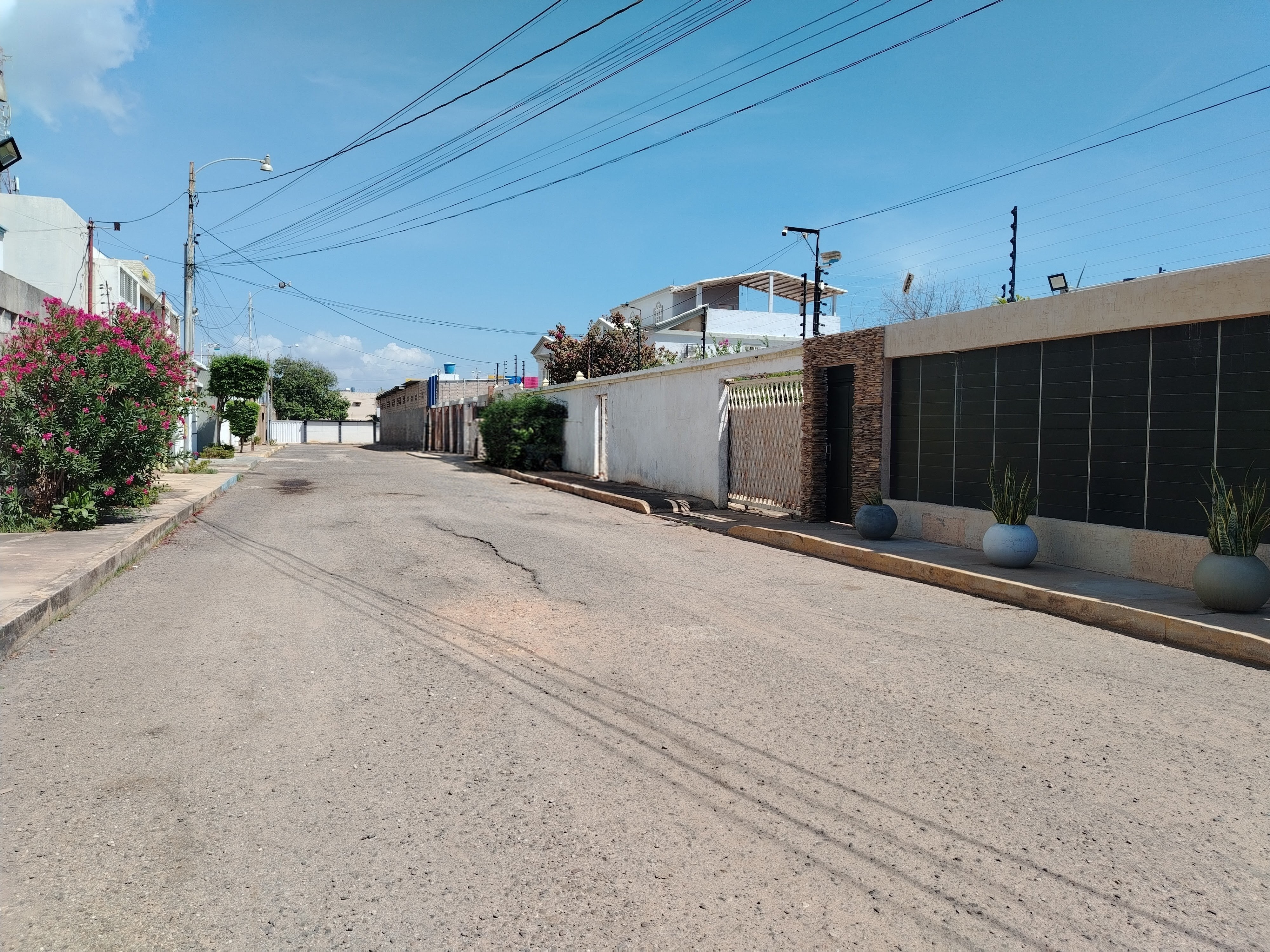 ALQUILO CASA URBANIZACIÓN MONTE BELLO ZONA NORTE MARACAIBO 