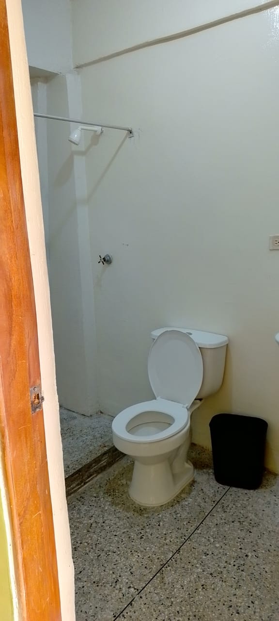 HABITACIÓN CON ENTRADA INDEPENDIENTE
