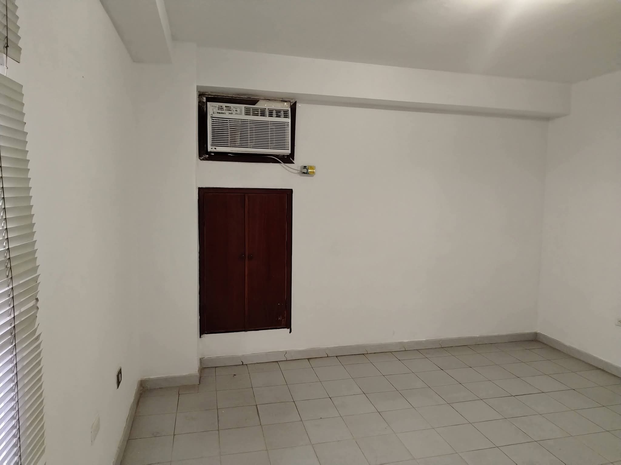 ALQUILO APARTAMENTO ESTUDIO EDIFICIO VISTA AL LAGO AVENIDA EL MILAGRO MARACAIBO 