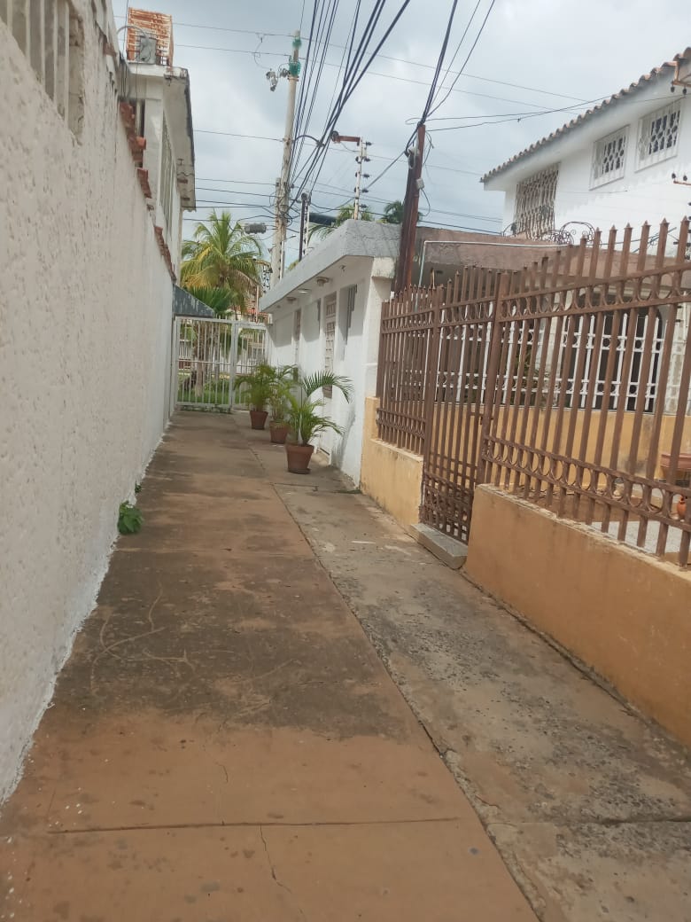 VENDO CASA URBANIZACIÓN MONTE CLARO SECTOR I DETRAS URBE MARACAIBO 