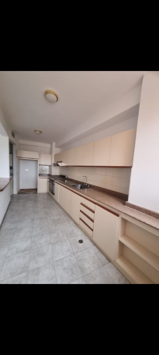 VENDO APARTAMENTO EDIFICIO LAGO CRISTAL SECTOR VALLE FRÍO MARACAIBO ZULIA 
