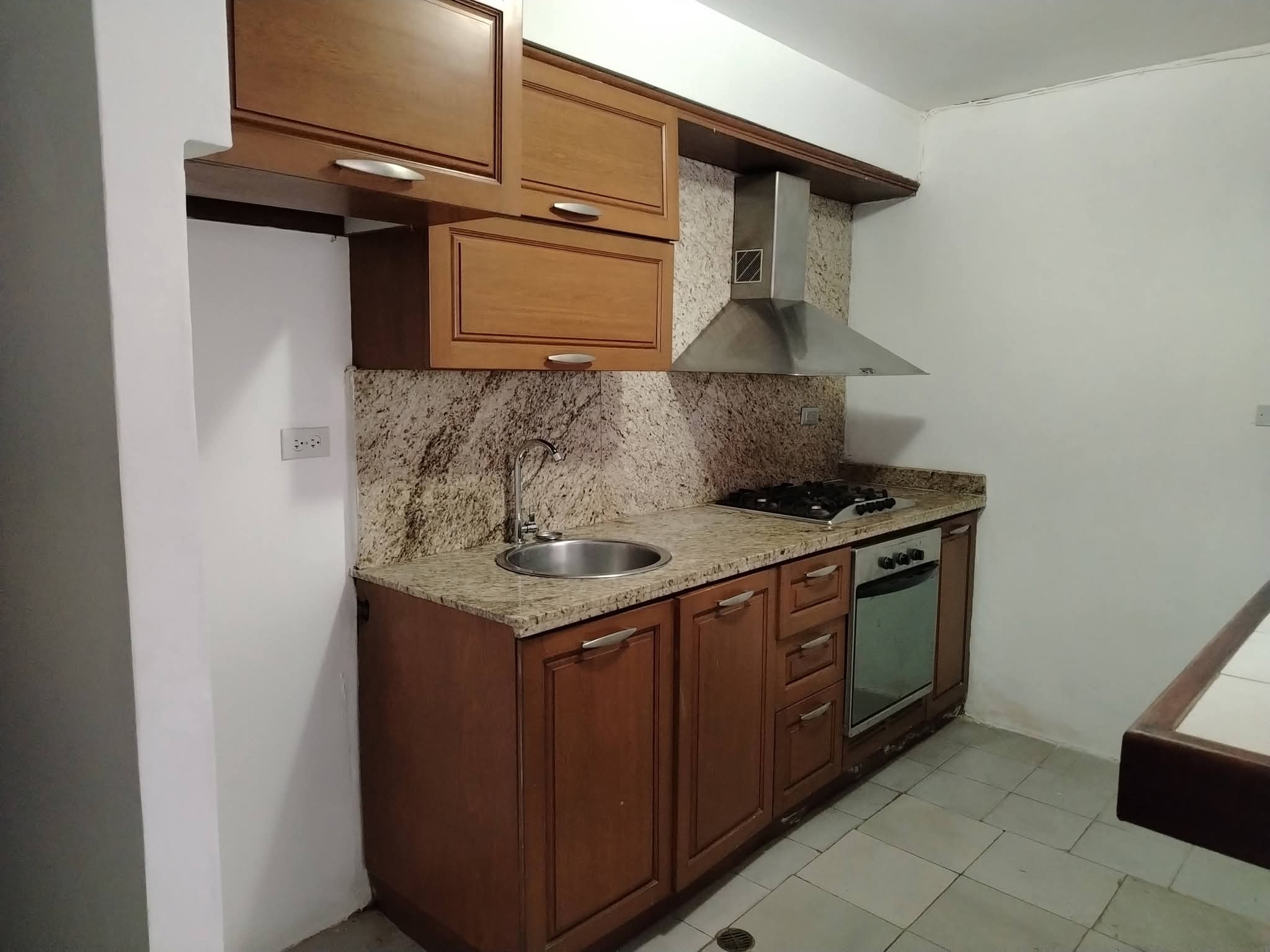 ALQUILO APARTAMENTO ESTUDIO EDIFICIO VISTA AL LAGO AVENIDA EL MILAGRO MARACAIBO 