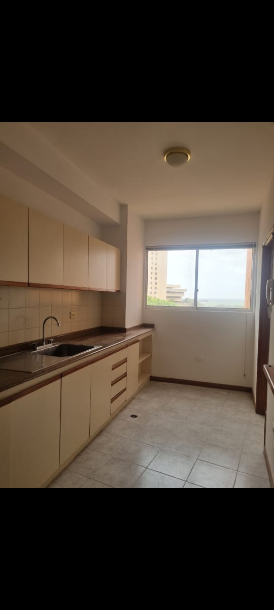 VENDO APARTAMENTO EDIFICIO LAGO CRISTAL SECTOR VALLE FRÍO MARACAIBO ZULIA 