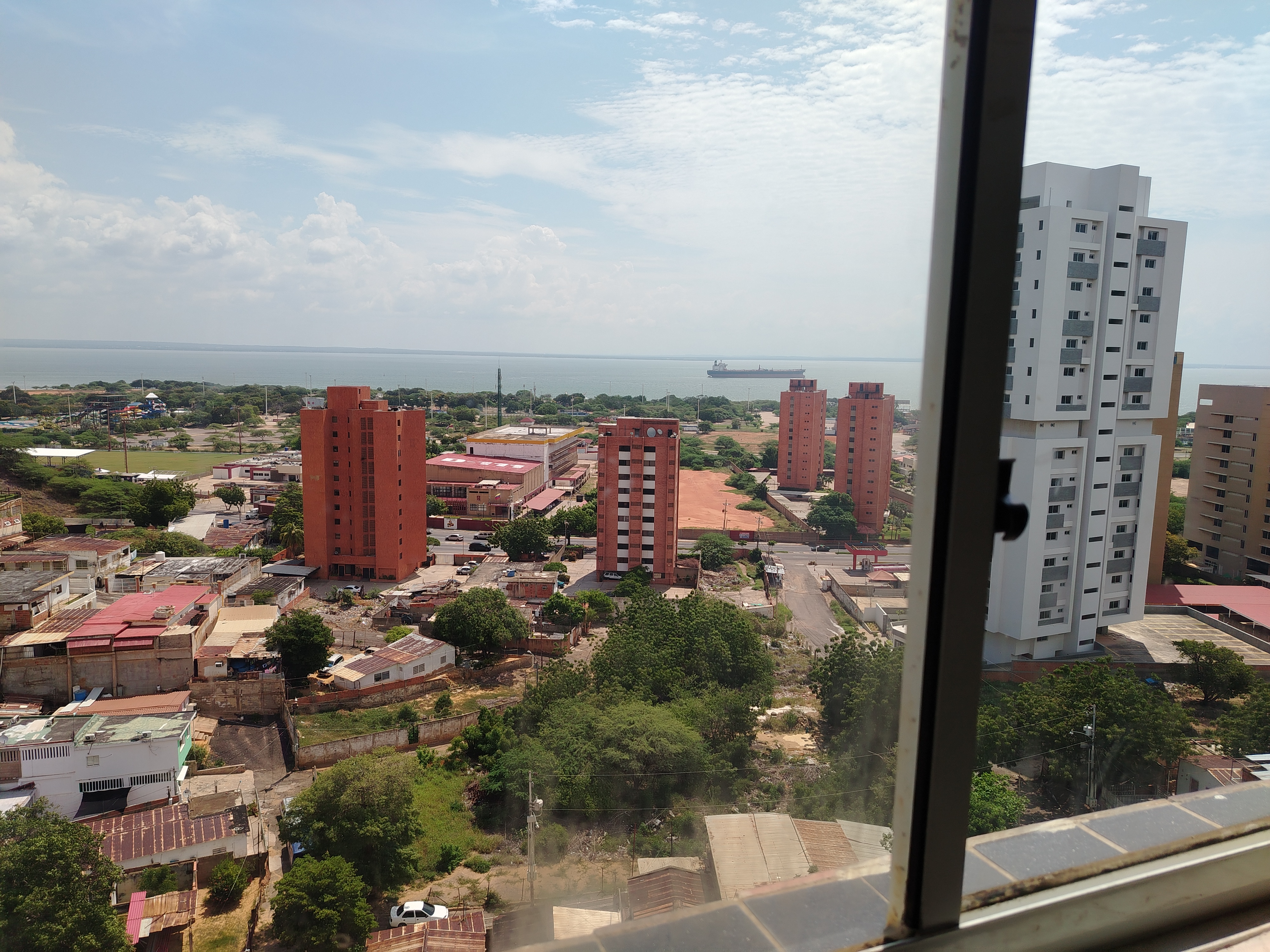 ALQUILO APARTAMENTO RESIDENCIAS LAGO CRISTAL SECTOR VALLE FRÍO MARACAIBO 