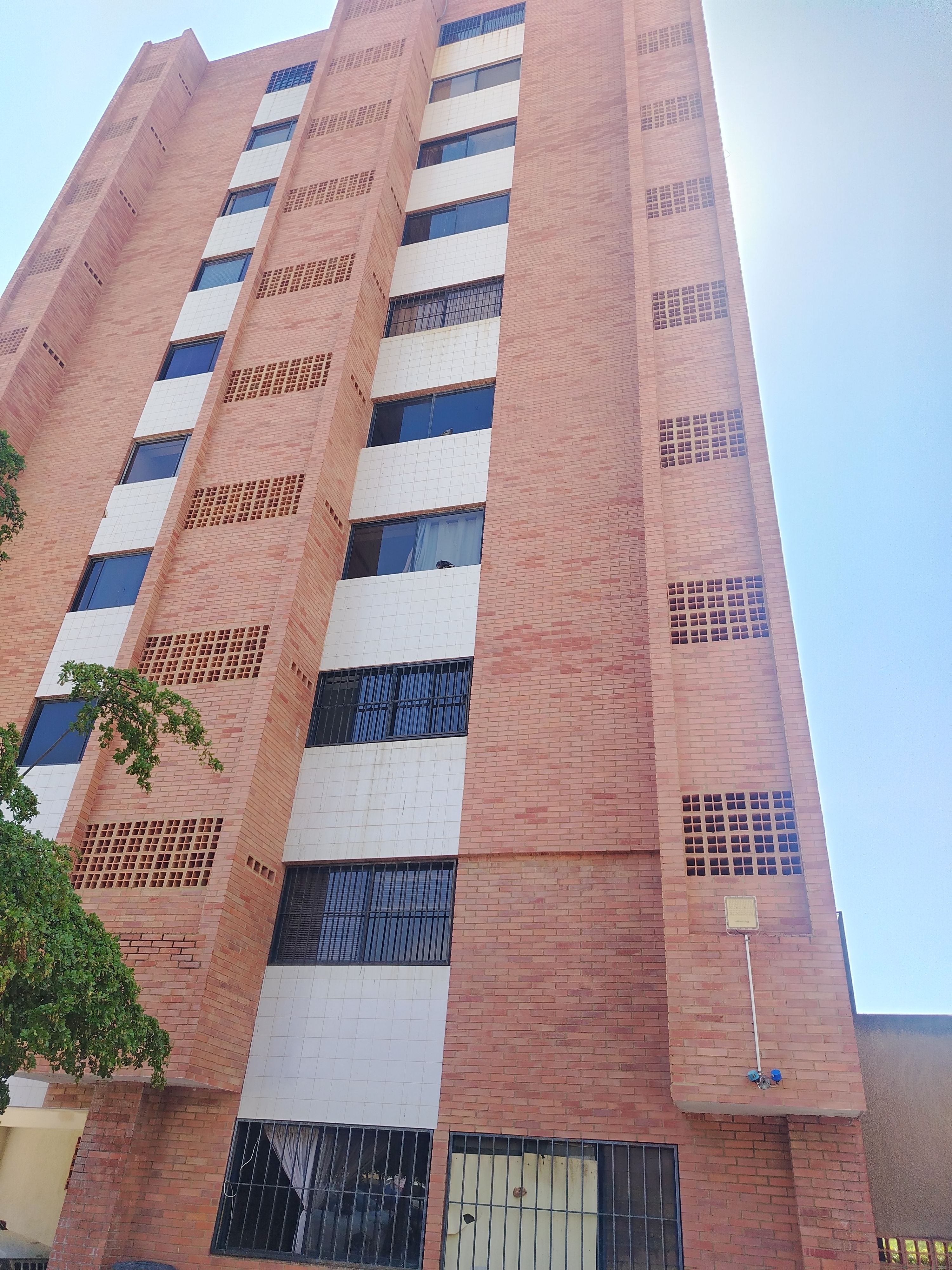 ALQUILO VENDO APARTAMENTO ESTUDIO RESIDENCIAS VISTA LAGO  CERCA DE URU AVENIDA EL MILAGRO MARACAIBO