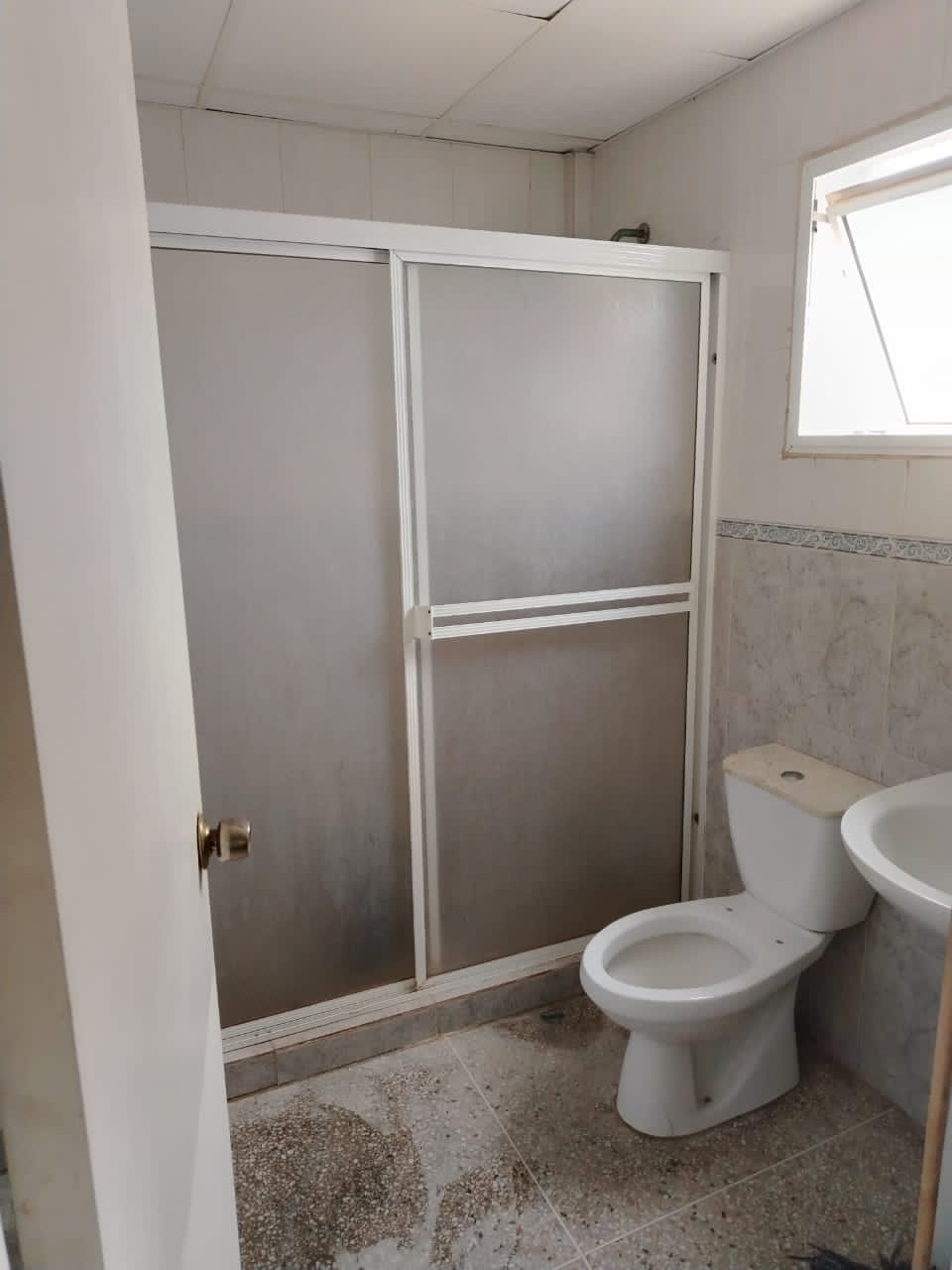 ALQUILO APARTAMENTO ESTUDIO AVENIDA DELICIAS CON CALLE 82 