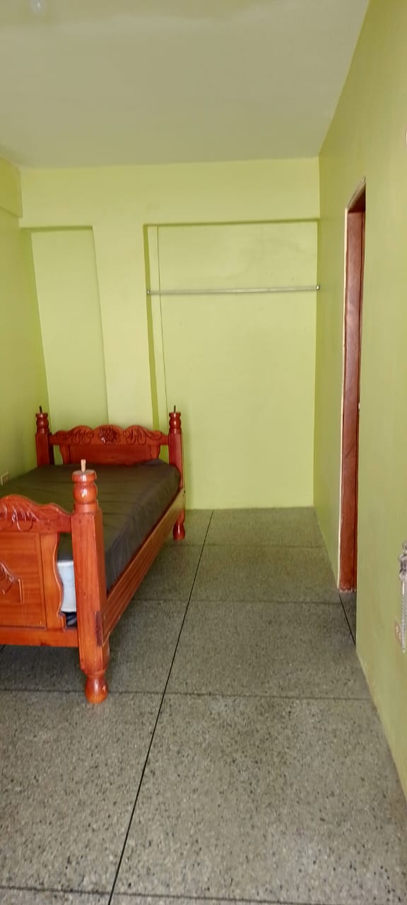 HABITACIÓN CON ENTRADA INDEPENDIENTE