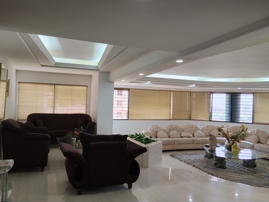 VENDO APARTAMENTO 320 MTS2 EDIFICIO GUAPAY SECTOR BELLAS ARTES MARACAIBO 