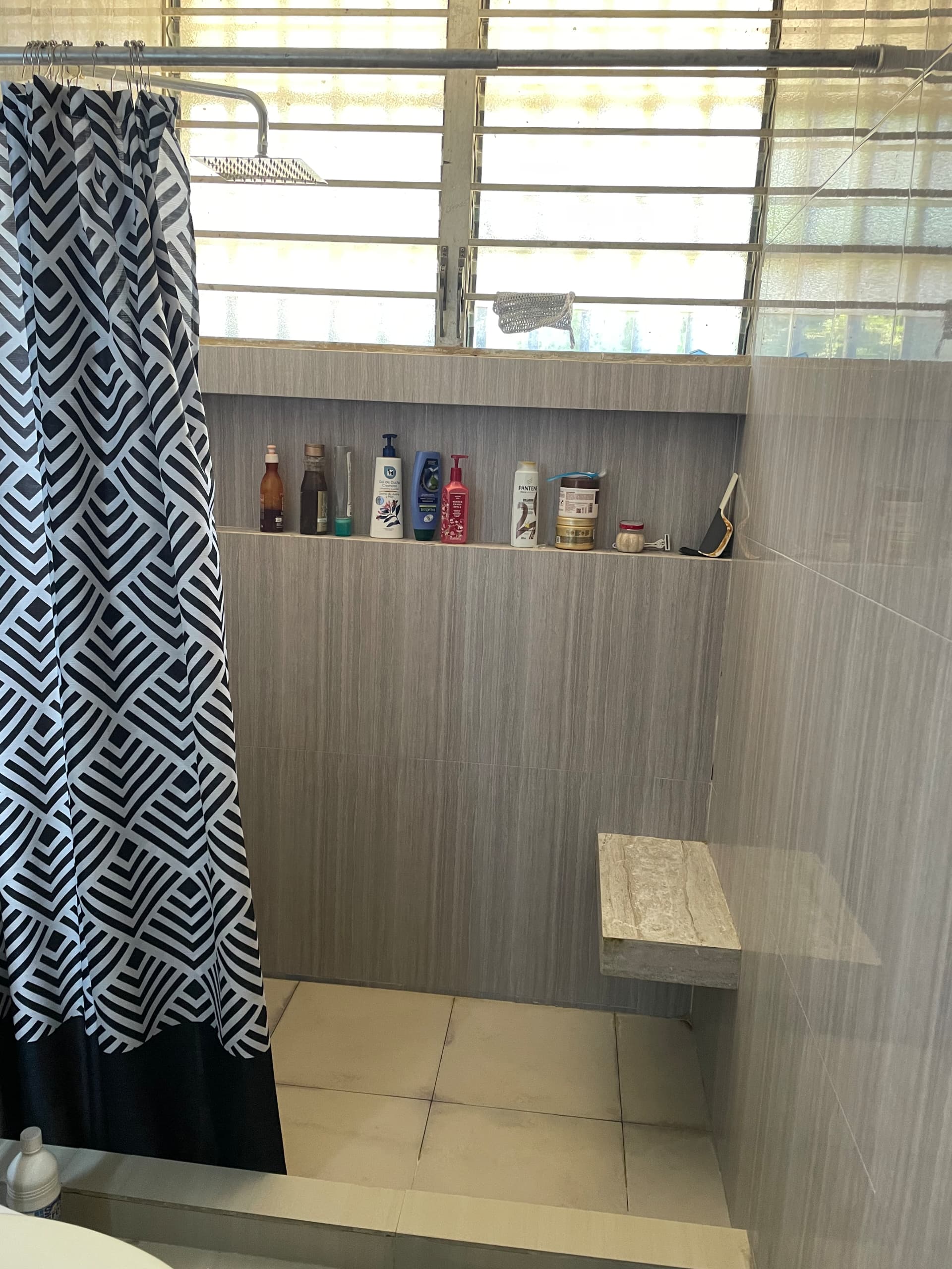 VENDO APARTAMENTO AVENIDA DELICIAS CON AVENIDA UNIVERSIDAD MARACAIBO 