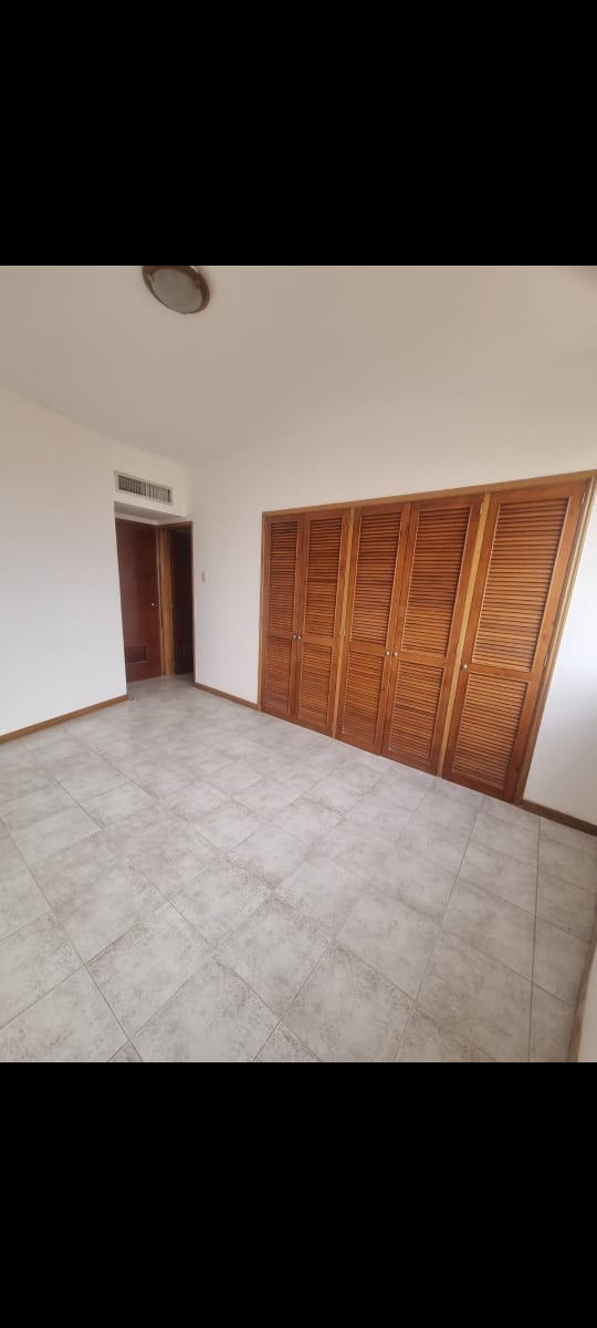 VENDO APARTAMENTO EDIFICIO LAGO CRISTAL SECTOR VALLE FRÍO MARACAIBO ZULIA 