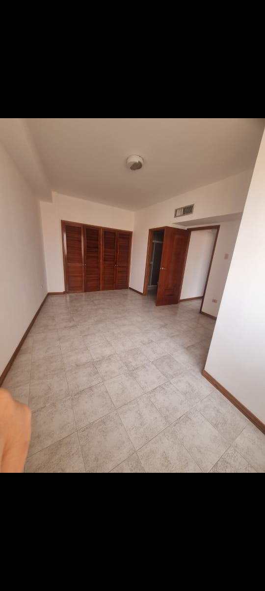 VENDO APARTAMENTO EDIFICIO LAGO CRISTAL SECTOR VALLE FRÍO MARACAIBO ZULIA 
