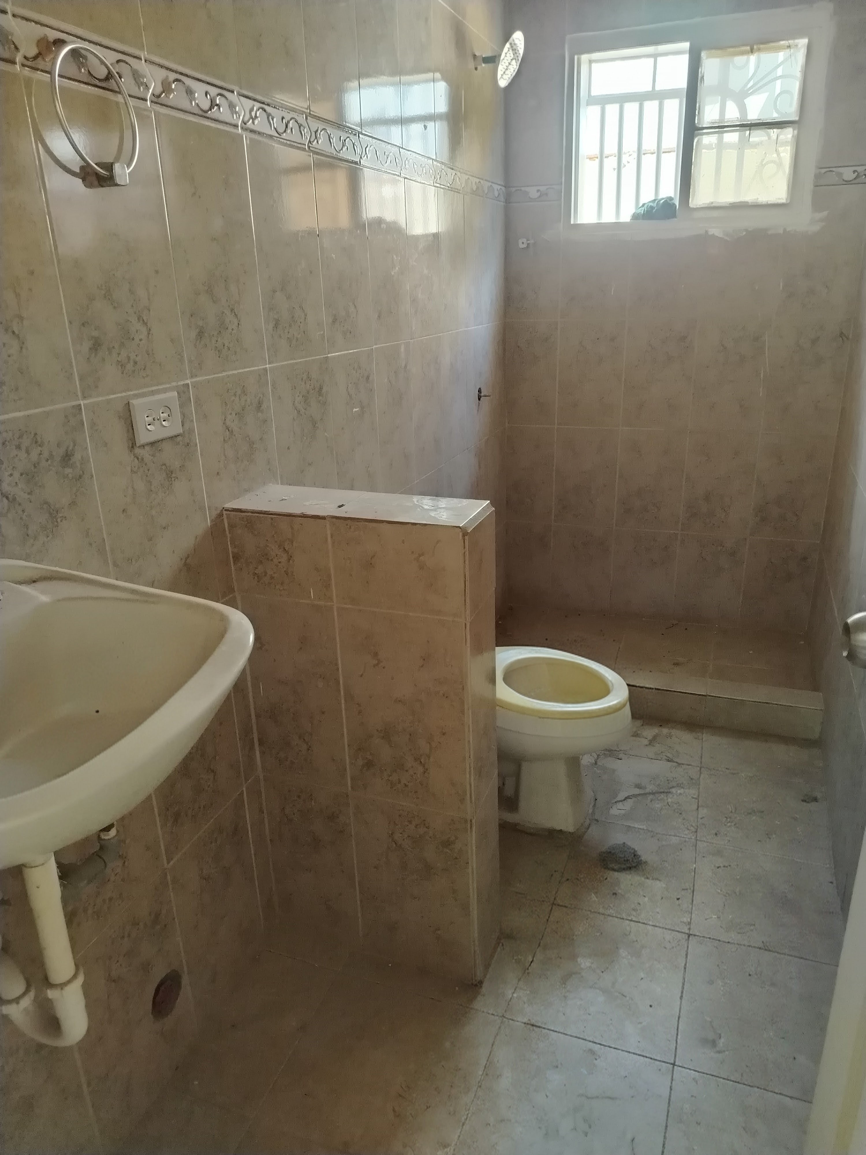 ALQUILO CASA URBANIZACIÓN MONTE BELLO ZONA NORTE MARACAIBO 