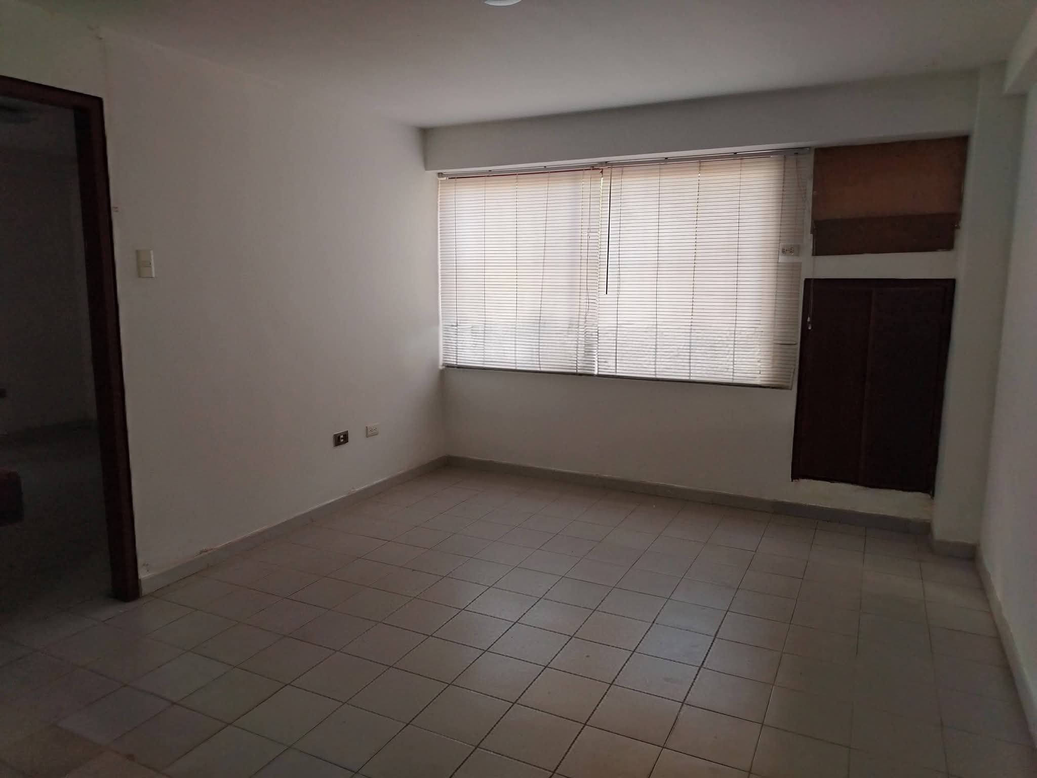 ALQUILO APARTAMENTO ESTUDIO EDIFICIO VISTA AL LAGO AVENIDA EL MILAGRO MARACAIBO 