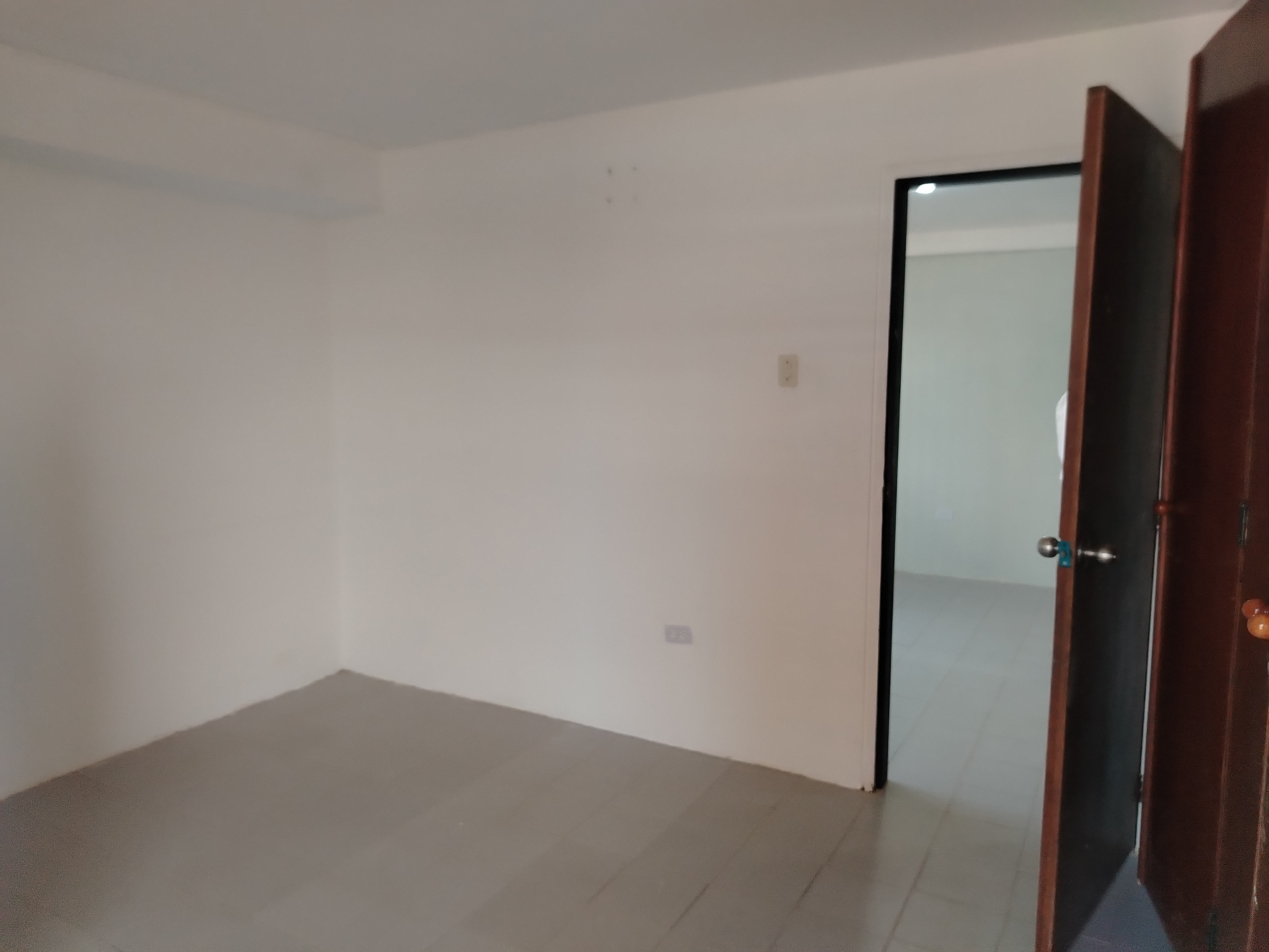 ALQUILO VENDO APARTAMENTO ESTUDIO RESIDENCIAS VISTA LAGO  CERCA DE URU AVENIDA EL MILAGRO MARACAIBO