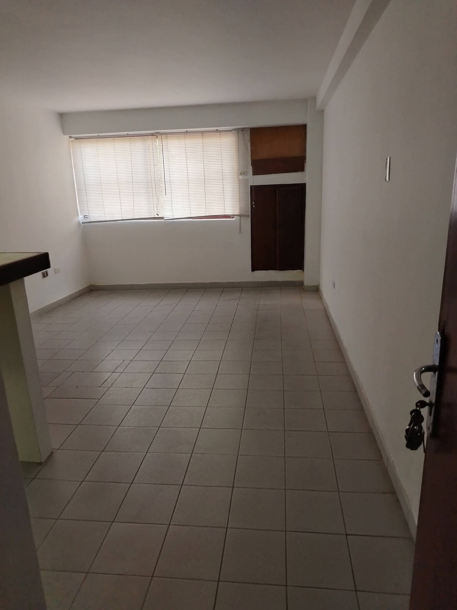 ALQUILO APARTAMENTO ESTUDIO EDIFICIO VISTA AL LAGO AVENIDA EL MILAGRO MARACAIBO 