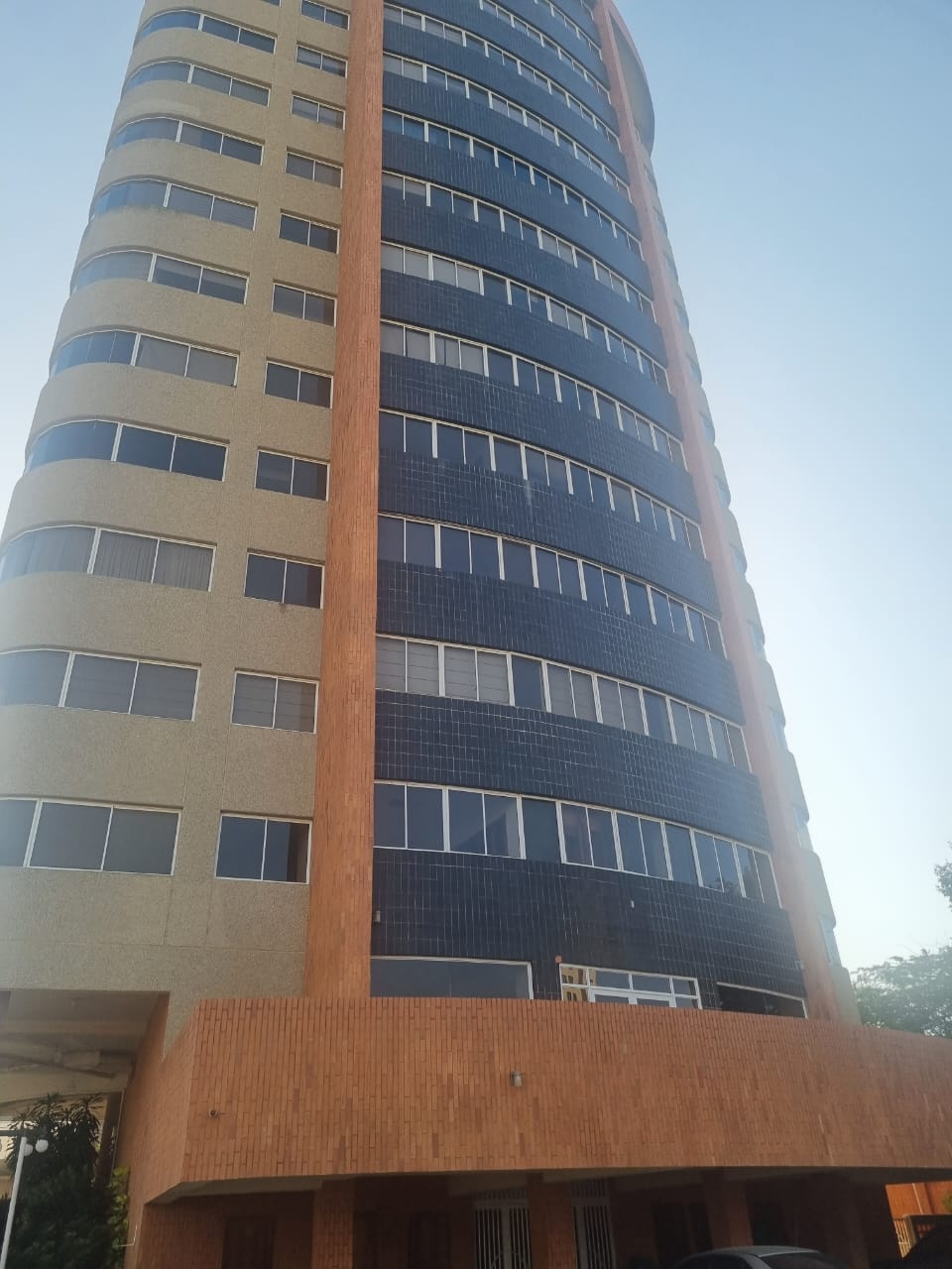 VENDO APARTAMENTO EDIFICIO LAGO CRISTAL SECTOR VALLE FRÍO MARACAIBO ZULIA 