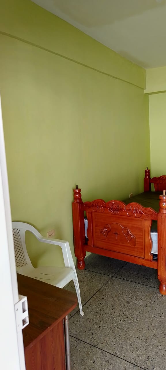 HABITACIÓN CON ENTRADA INDEPENDIENTE