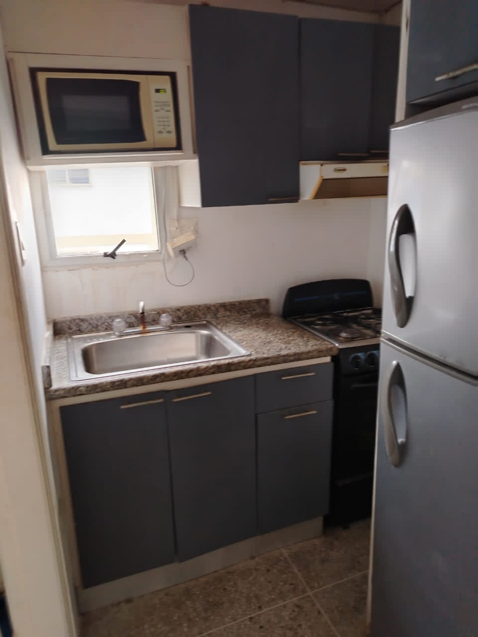 ALQUILO APARTAMENTO ESTUDIO AVENIDA DELICIAS CON CALLE 82 