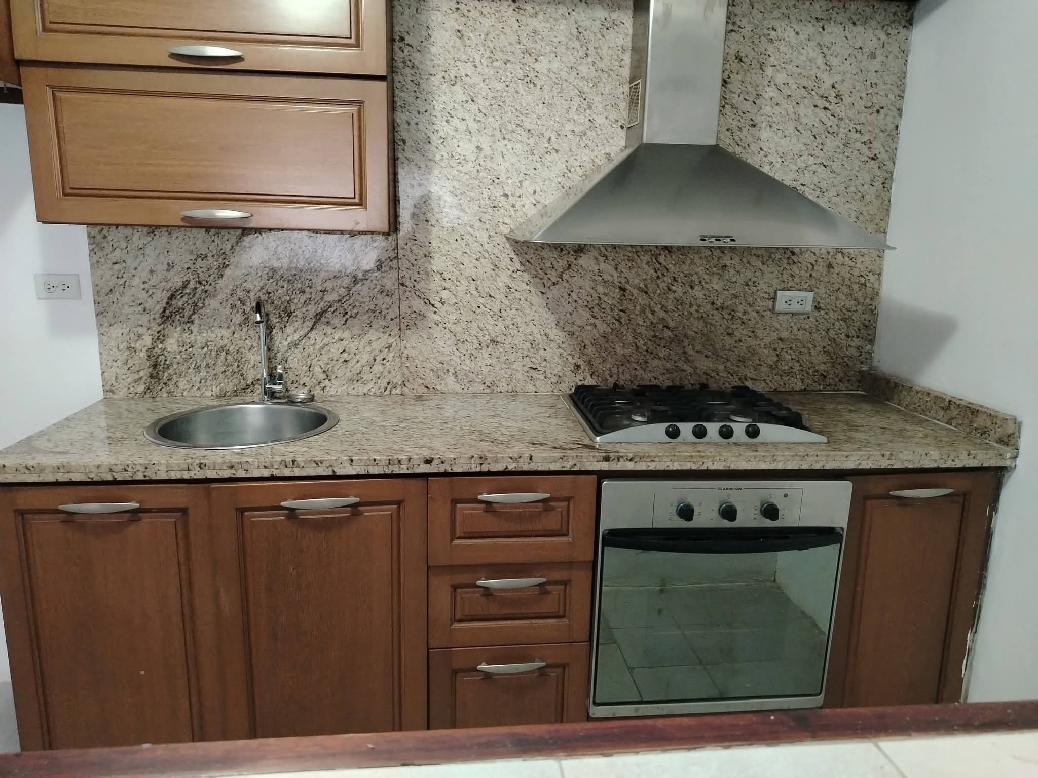 ALQUILO APARTAMENTO ESTUDIO EDIFICIO VISTA AL LAGO AVENIDA EL MILAGRO MARACAIBO 