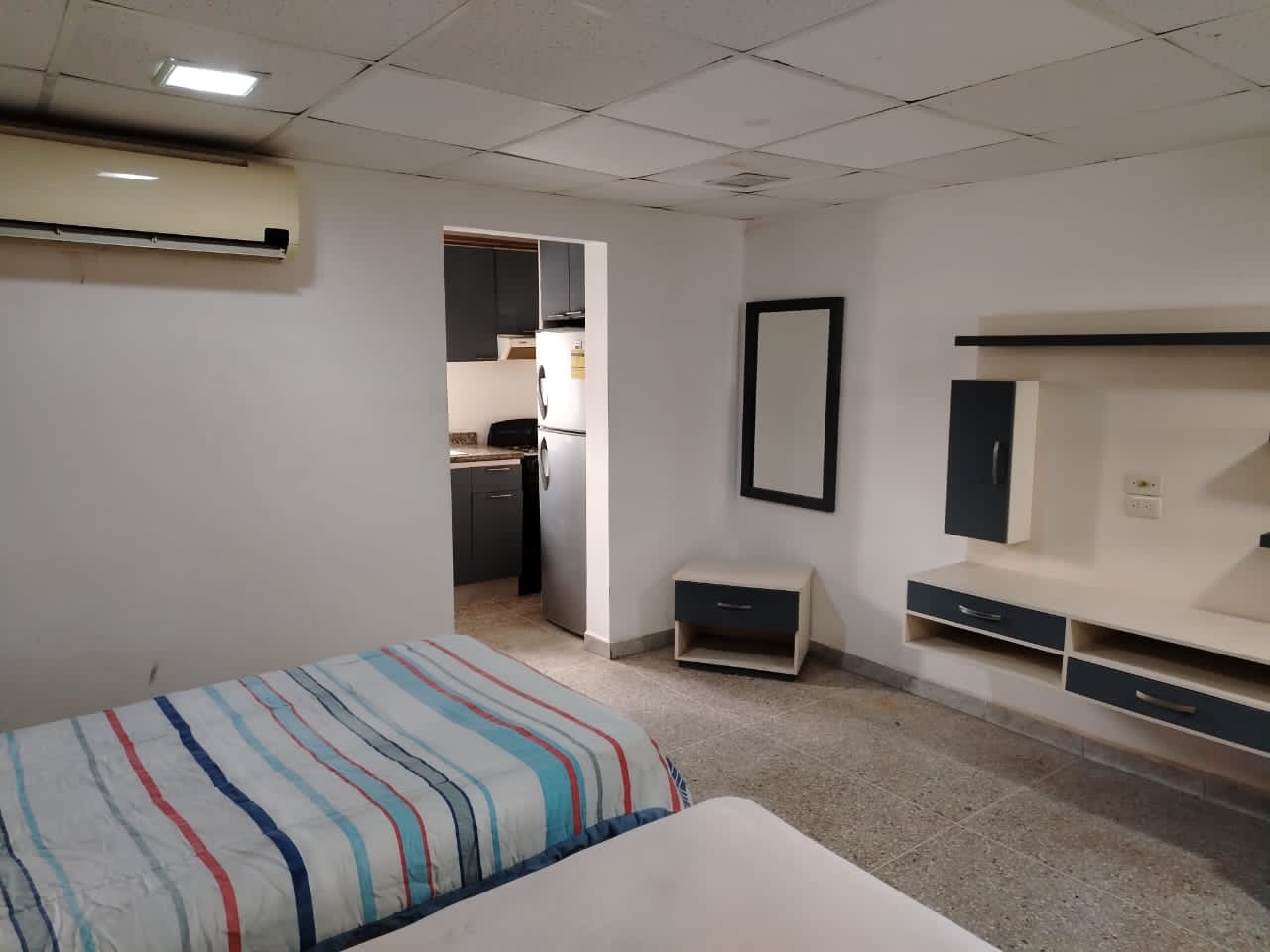ALQUILO APARTAMENTO ESTUDIO AVENIDA DELICIAS CON CALLE 82 