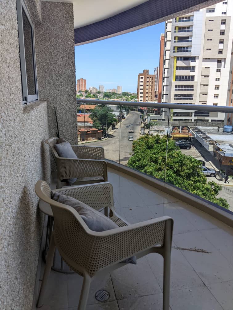 ALQUILO APARTAMENTO RESIDENCIAS COLINAS DEL ESTE SECTOR BANCO MARA MARACAIBO 