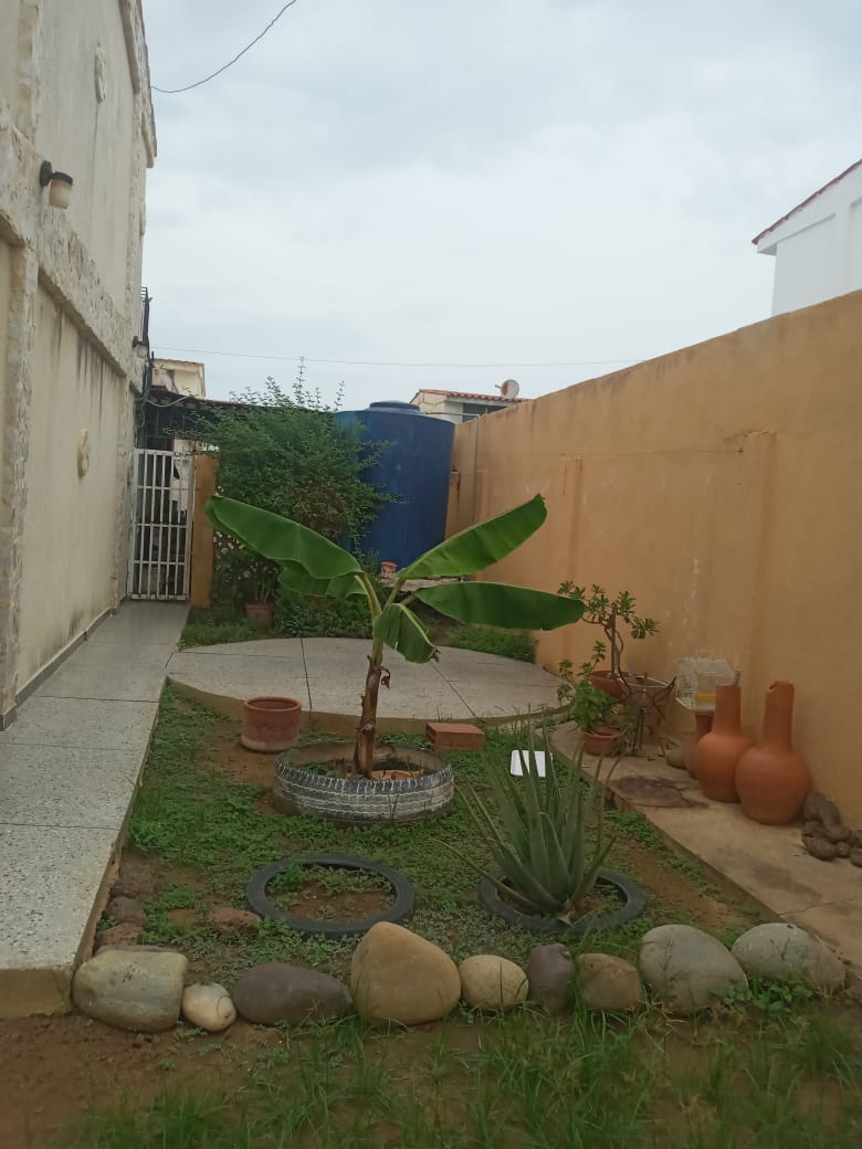 VENDO CASA URBANIZACIÓN MONTE CLARO SECTOR I DETRAS URBE MARACAIBO 