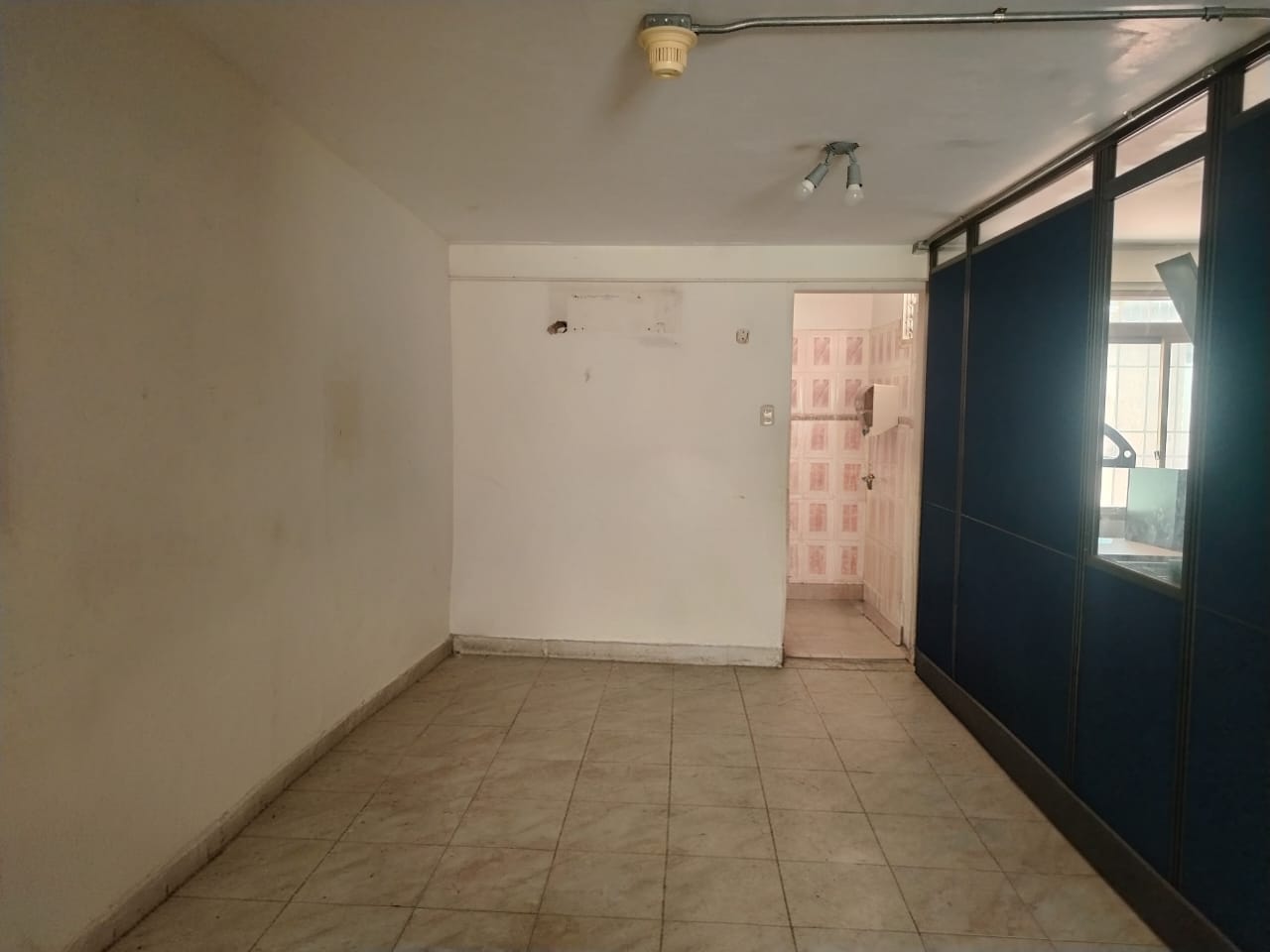 LOCAL CON OFICINAS