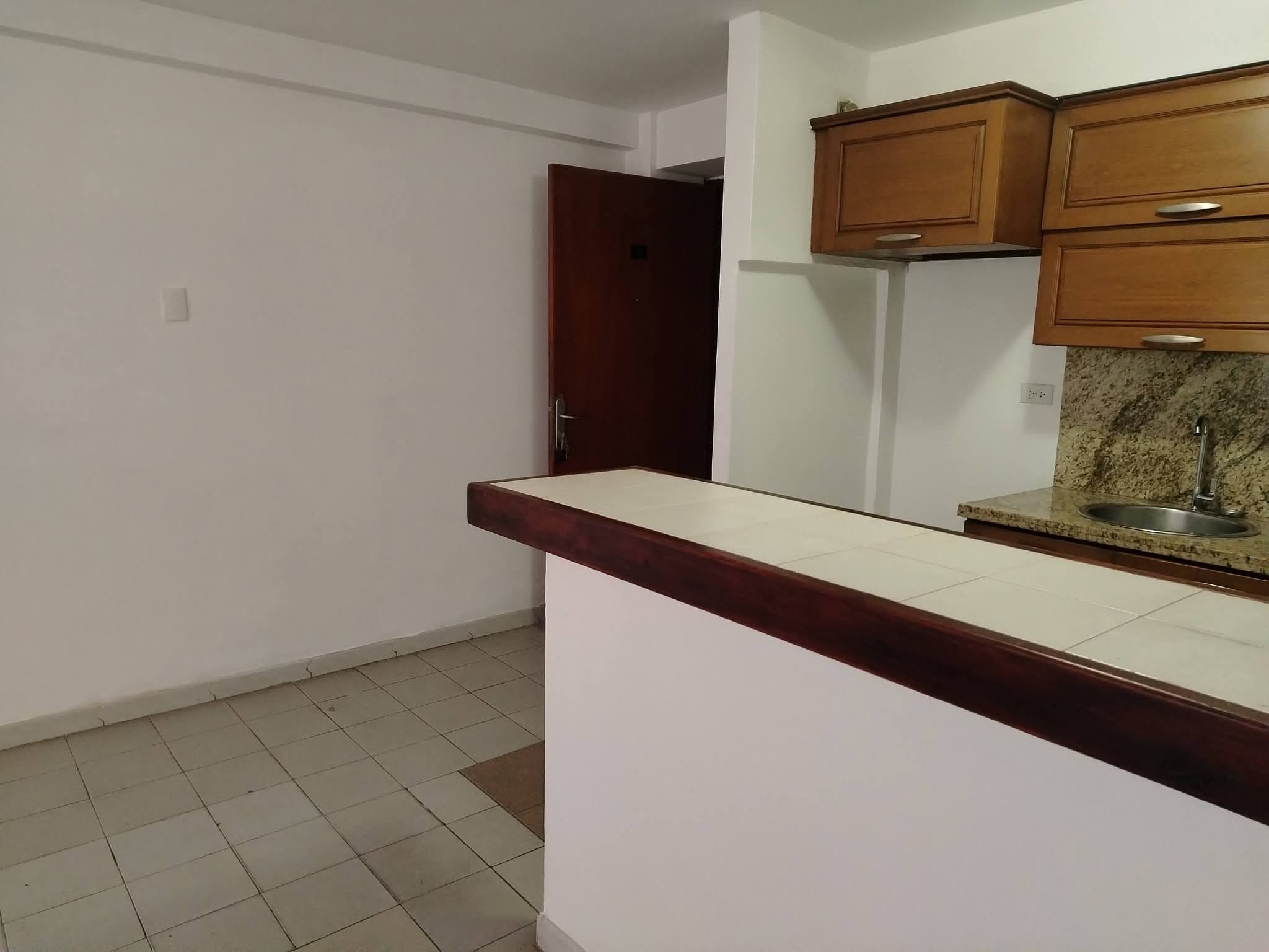 ALQUILO APARTAMENTO ESTUDIO EDIFICIO VISTA AL LAGO AVENIDA EL MILAGRO MARACAIBO 