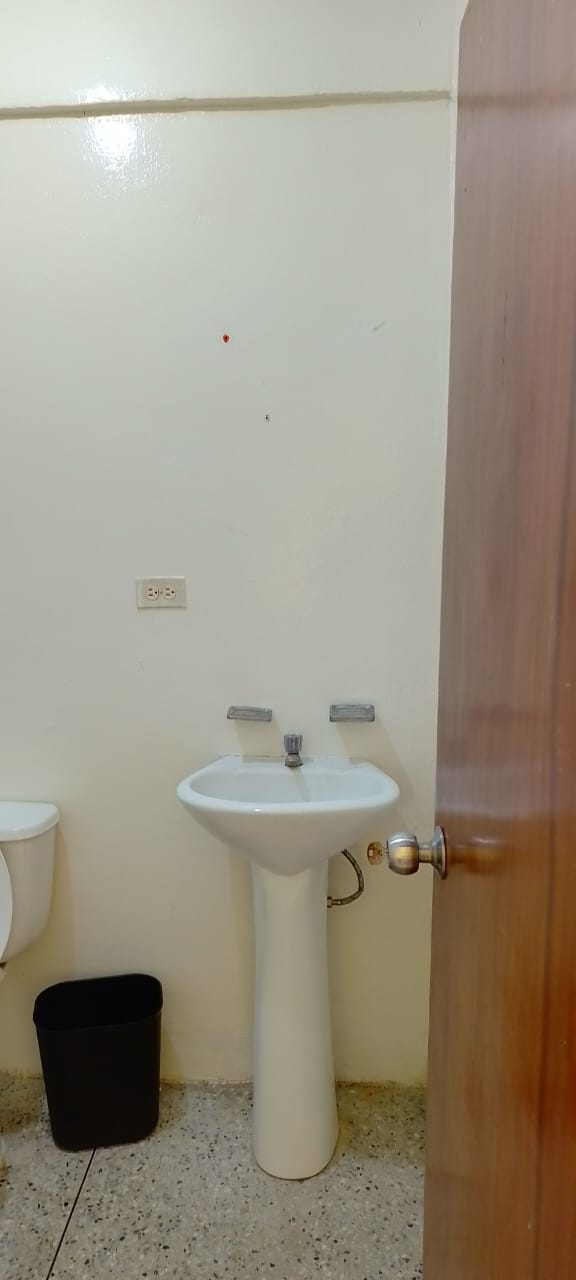 HABITACIÓN CON ENTRADA INDEPENDIENTE