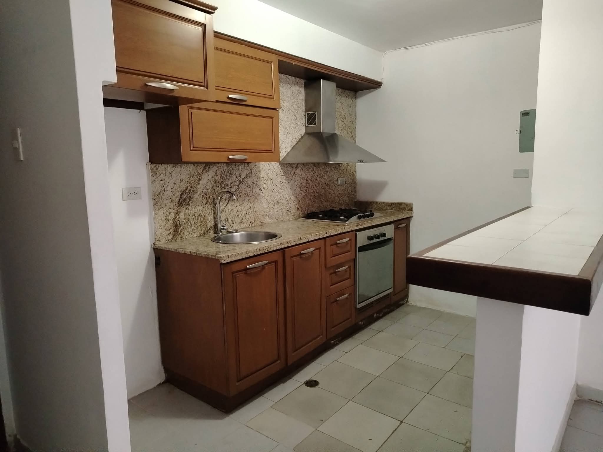 ALQUILO APARTAMENTO ESTUDIO EDIFICIO VISTA AL LAGO AVENIDA EL MILAGRO MARACAIBO 