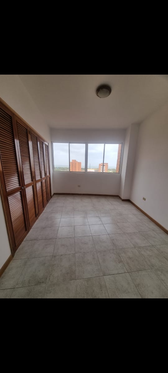 VENDO APARTAMENTO EDIFICIO LAGO CRISTAL SECTOR VALLE FRÍO MARACAIBO ZULIA 
