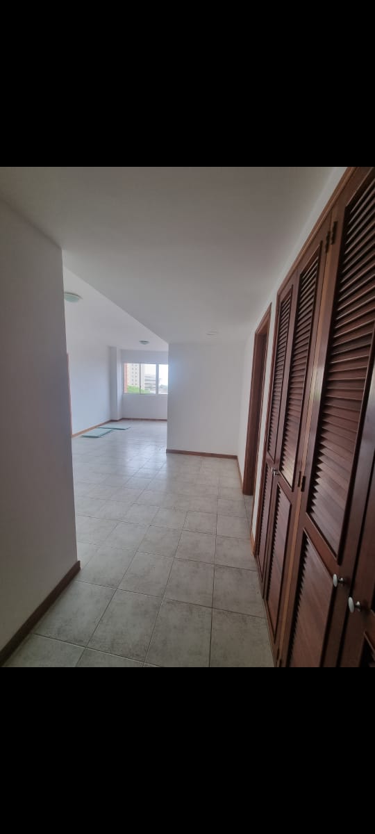 VENDO APARTAMENTO EDIFICIO LAGO CRISTAL SECTOR VALLE FRÍO MARACAIBO ZULIA 